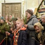 В канун праздника Входа Господня в Иерусалим Митрополит Симферопольский и Крымский Лазарь возглавил всенощное бдение в кафедральном Александро-Невском г. Симферополя.
