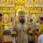Литургия в Неделю 7-ю по Пятидесятнице, в день рождества святителя Николая, архиепископа Мир Ликийских в кафедральном Александро-Невском соборе