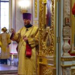 Литургия в Неделю 7-ю по Пятидесятнице, в день рождества святителя Николая, архиепископа Мир Ликийских в кафедральном Александро-Невском соборе